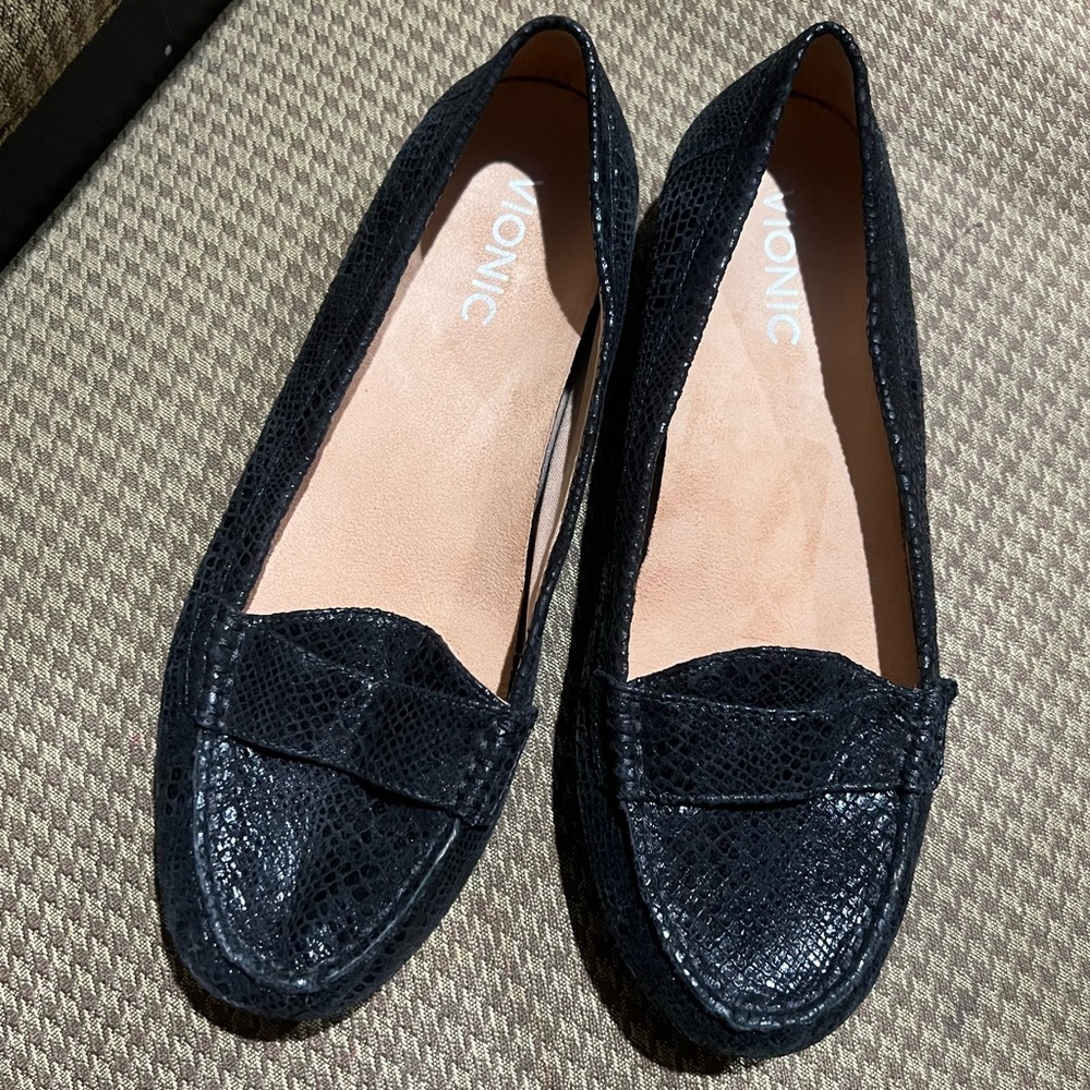 Vionic | Snakeskin Patterned Mocassins